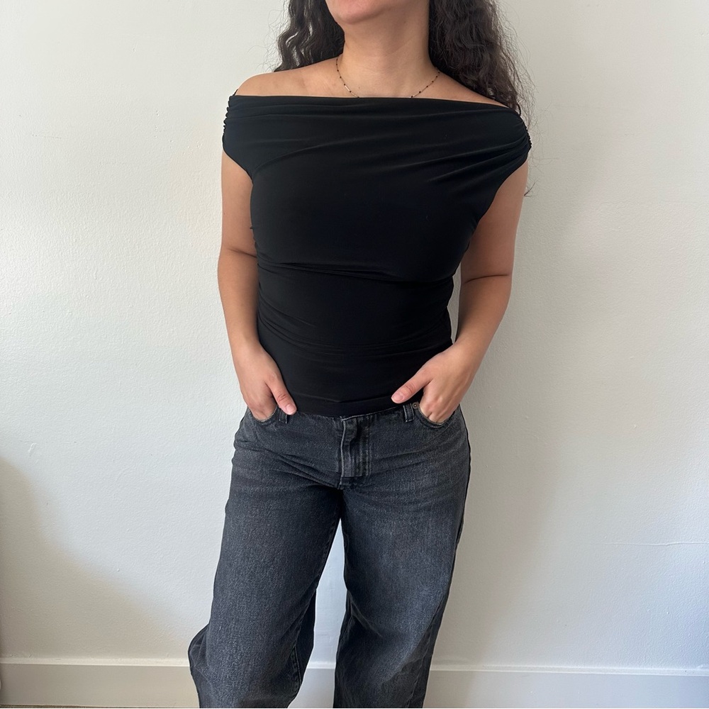 Aritzia Babaton Off-Shoulder Black Women's Top